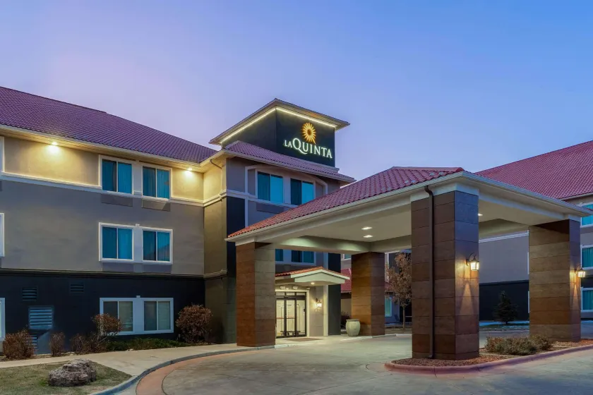 La Quinta by Wyndham Rifle - Image 1