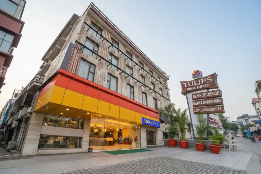 Oriva Tulips Inn and Suites - Nr Majestic - Image 1