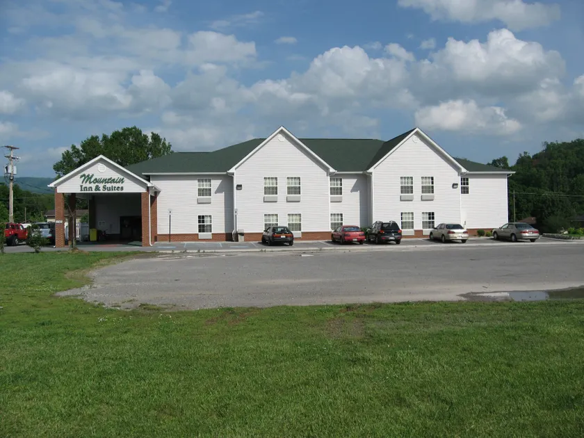 Mountain inn & suites - Dunlap TN - Image 1