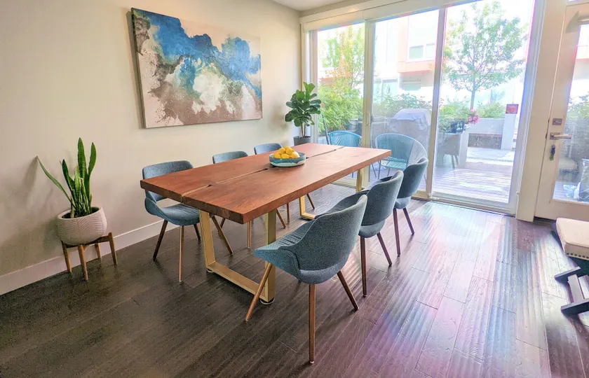 Monki Di Executive Suites - GLAS - Luxury Inner City Home 3 min to Downtown w Private Rooftop Patio Fireplace - Image 1