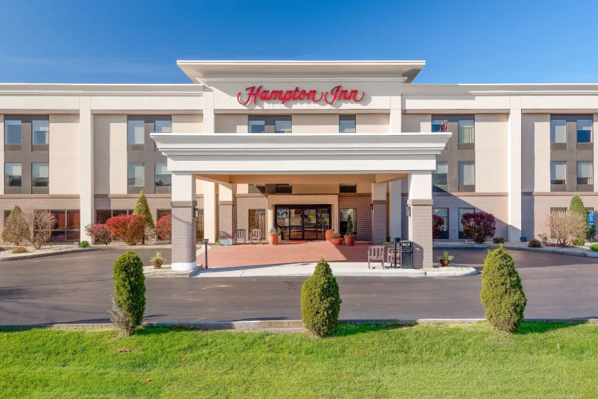 Hampton Inn Parkersburg-Mineral Wells - Image 1