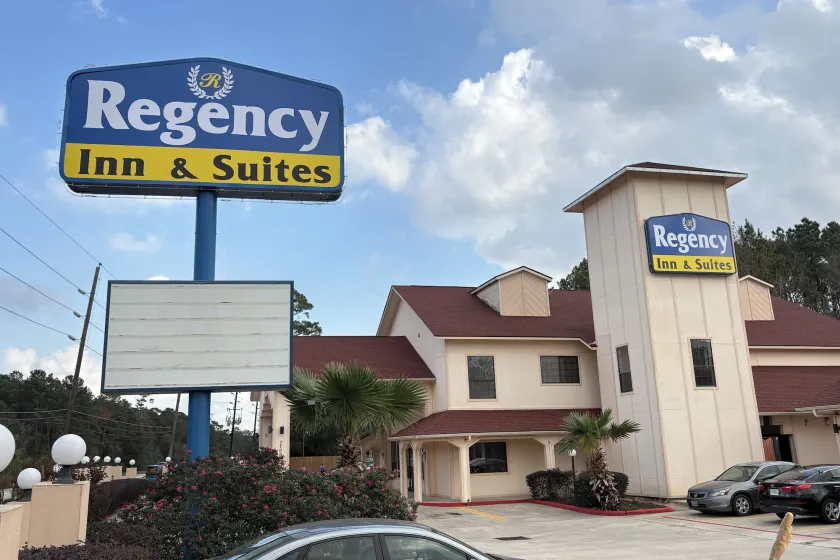 Regency Inn & Suites By Capital O Houston IAH Airport - Image 1