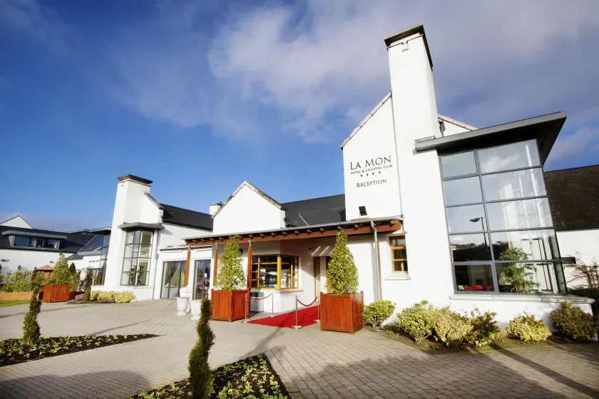 La Mon Hotel & Country Club - Image 1