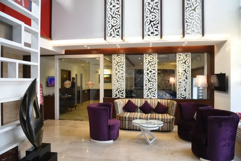 Hotel Mandarin Square - Image 1