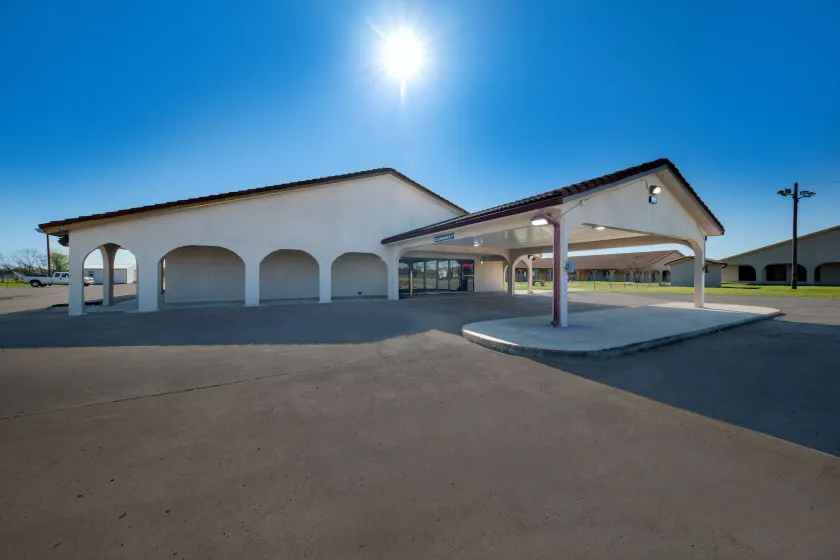Americas Best Value Inn Bonham - Image 1