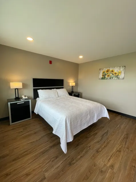 Four Seasons Inn - Image 1