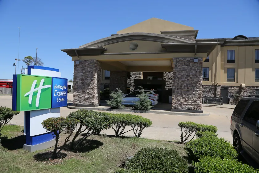 Holiday Inn Express Hotel & Suites Cleveland - Ms By IHG - Image 1