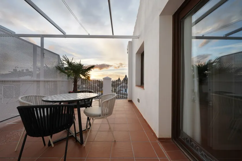 Numa Granada Vega - Image 1