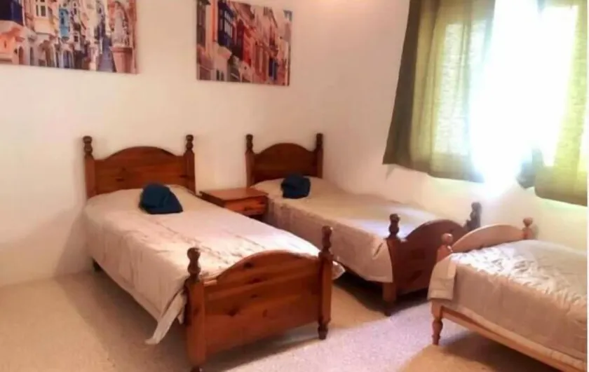 EEM student Guest House (shared rooms) - Room