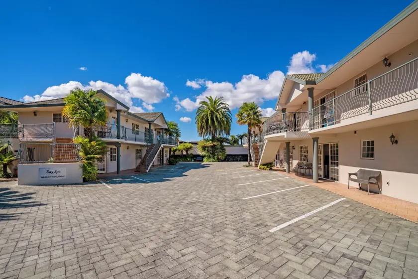 Silver Fern Rotorua Suites & Spa - Image 1