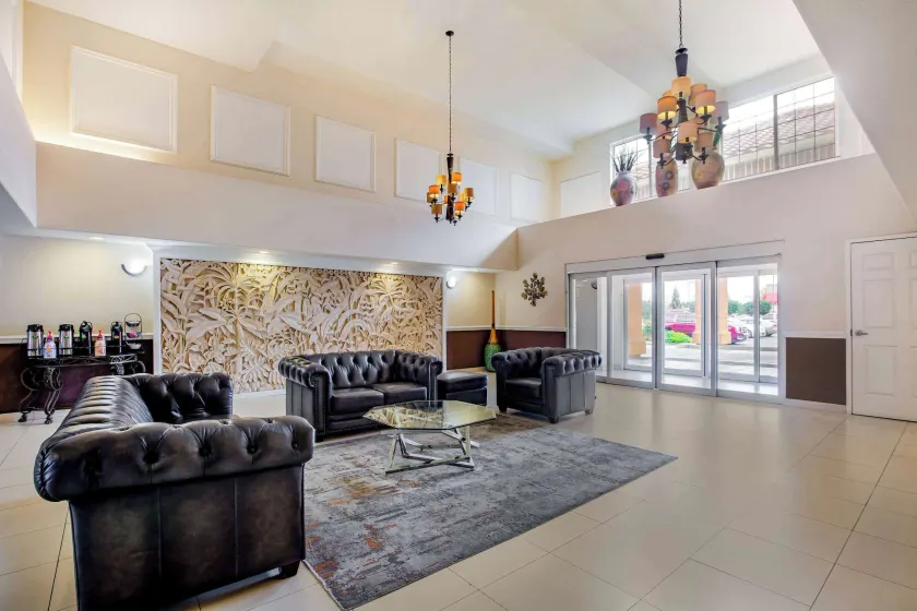 La Quinta by Wyndham Fowler - Hall