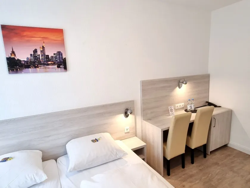 Adler Hotel Frankfurt - Image 1