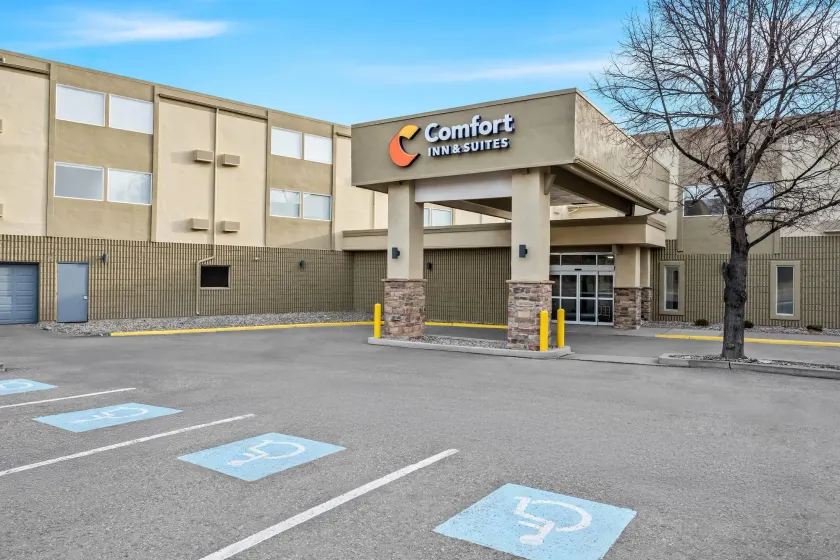 Comfort Inn & Suites - Image 1