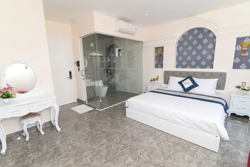Sun Beach Hotel - Image 1