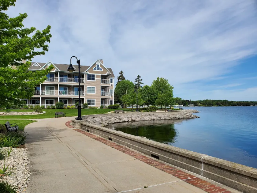Bridgeport Waterfront Resort - Image 1