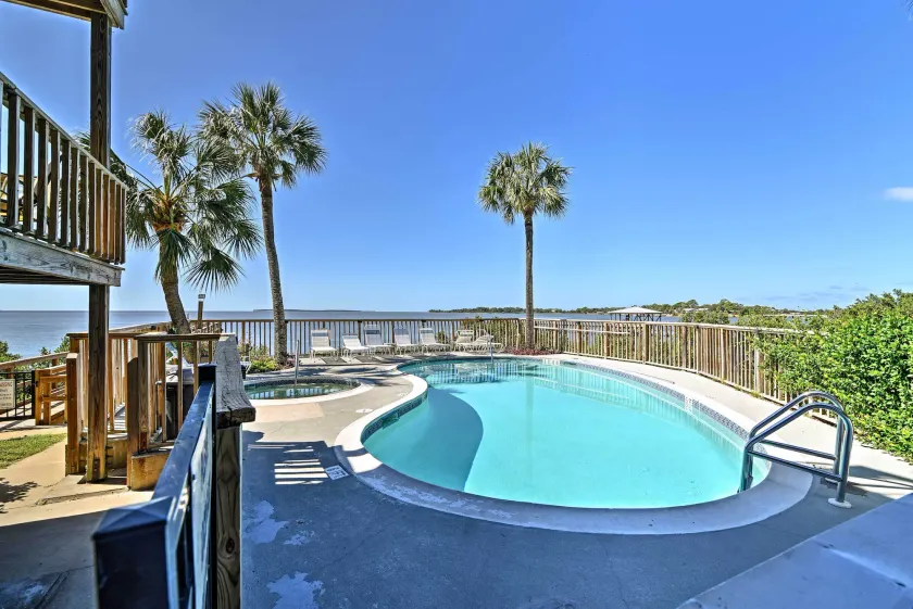 Beachfront Cedar Key Condo w/ Pool, Spa & Views! - Image 1