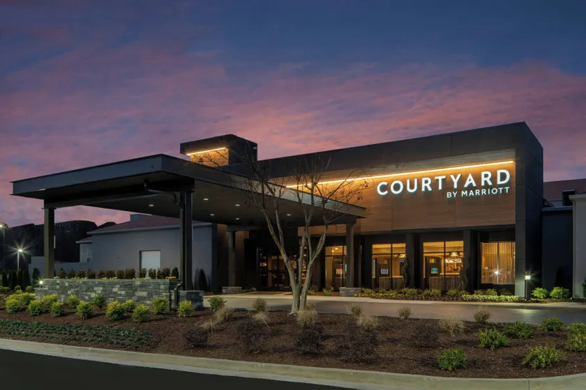 Courtyard by Marriott Memphis Airport - Image 1