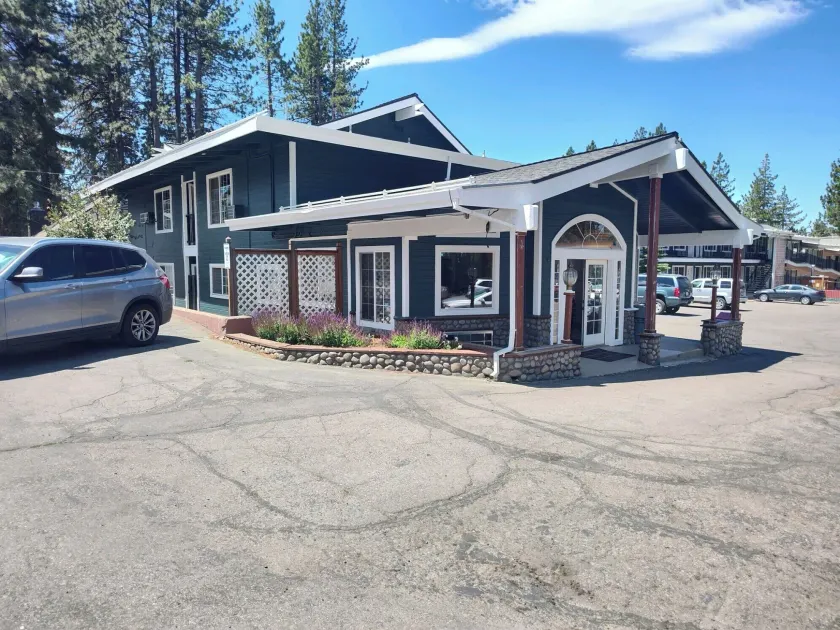 Bluelake Inn @ Heavenly Village - Image 1