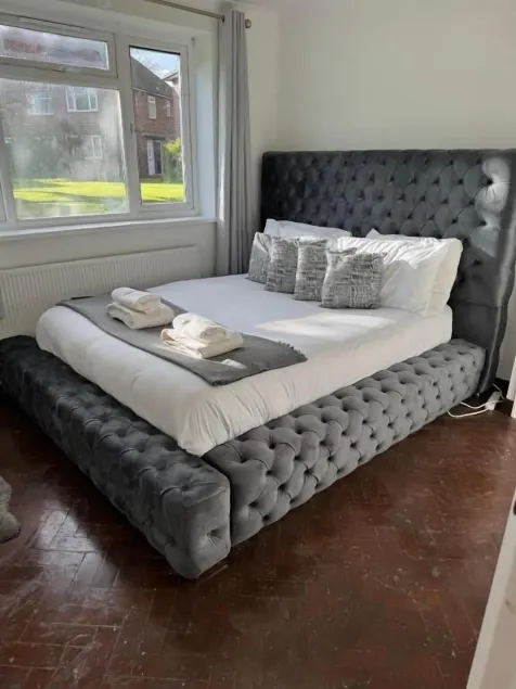 Cosy 2-bed Maisonette with Private Garage in Wembley - Image 1
