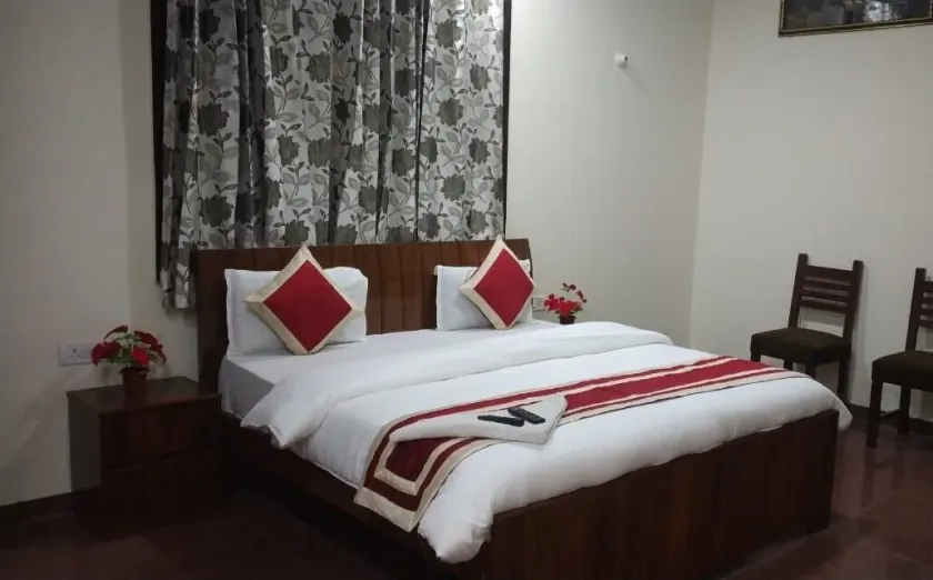Hotel Marigold - Image 1