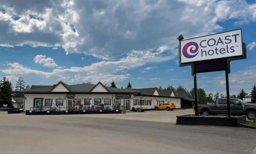Coast Whitecourt Hotel - Image 1
