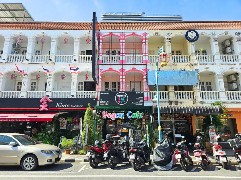 Ubuntu Live Boutique Hostel & Rooms - Phuket Old Town - Image 1