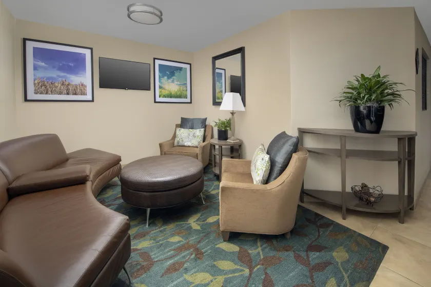 Candlewood Suites Charleston-Northwoods by IHG - Sittområde i lobbyn