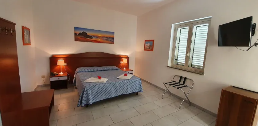 Hotel Damanse - Image 1
