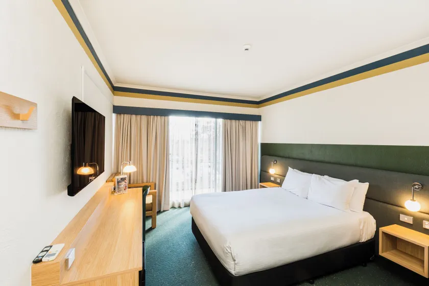 Statesman Hotel - Image 1