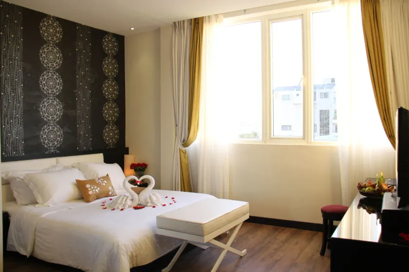 Orchid Hotel - Image 1