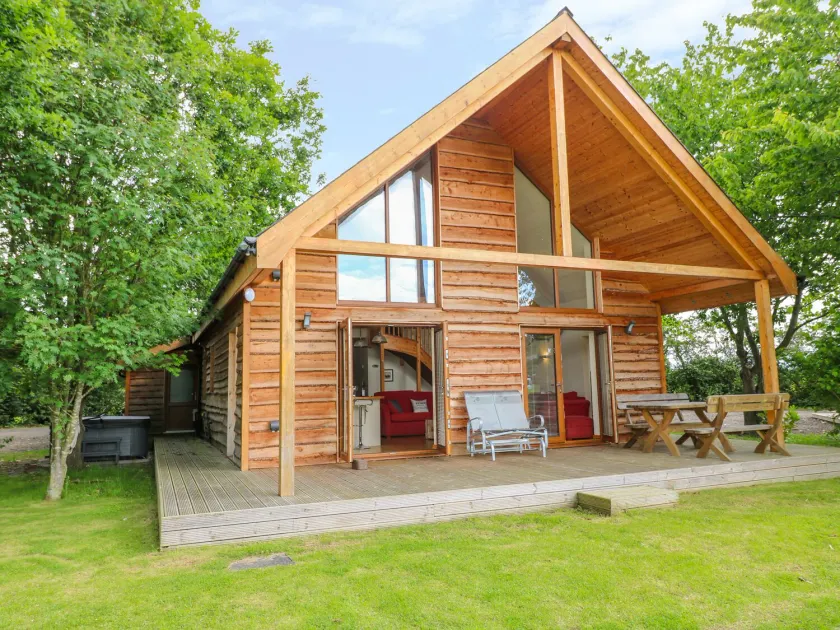 Dorado Lodge - Image 1