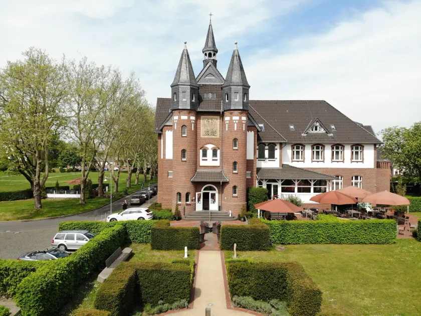 Palace St. George - Image 1