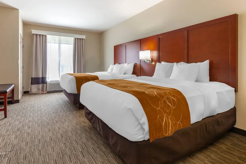 Comfort Suites Oshkosh West - Image 1