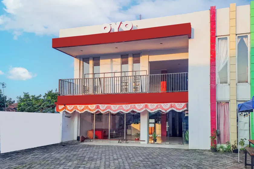 Hotel O Enggal Near Gor Saburai Formerly Hotel Pelangi - Image 1
