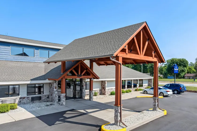 AmericInn by Wyndham Sturgeon Bay - Image 1