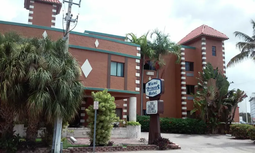 Miami Princess Hotel - Image 1