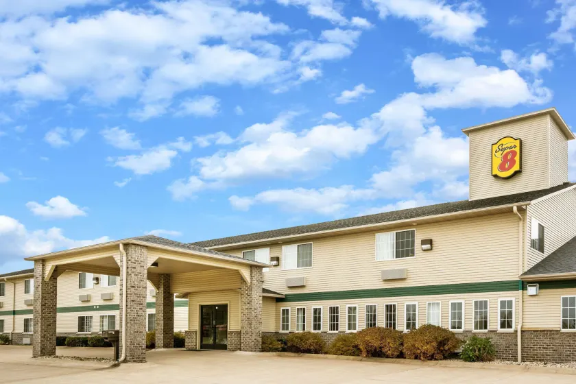 Super 8 by Wyndham Neillsville WI - Image 1