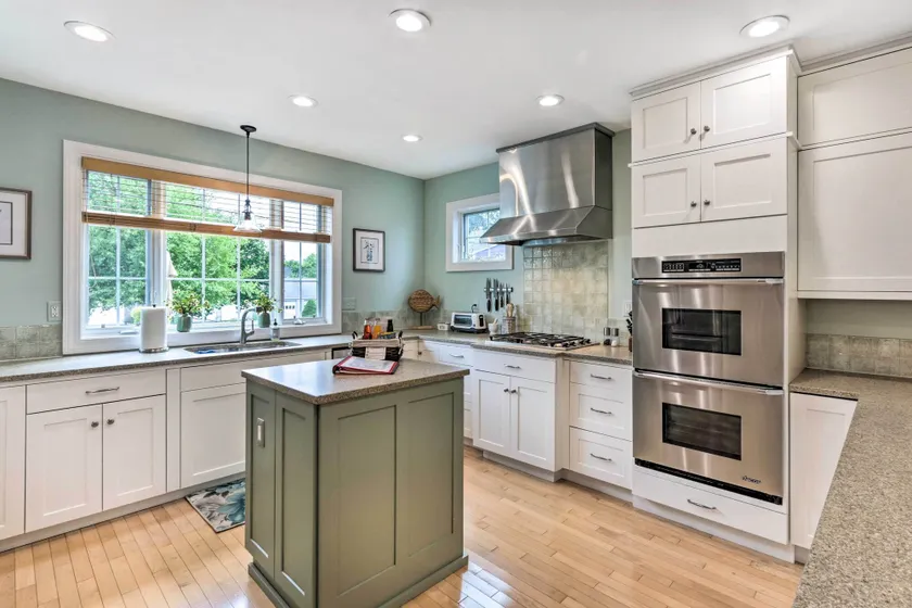 Walkable New Haven Retreat w/ Ocean Views! - Innvendig