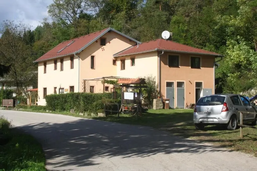 Hostel Flores - Image 1