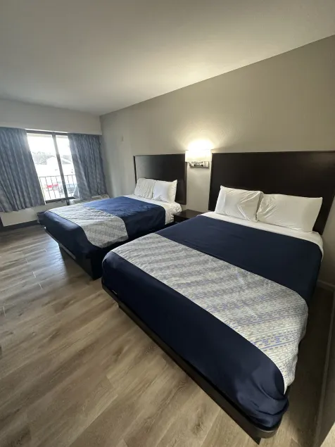 Oakwood Inn - Image 1