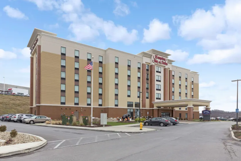 Hampton Inn & Suites Morgantown / University Town Centre - Image 1