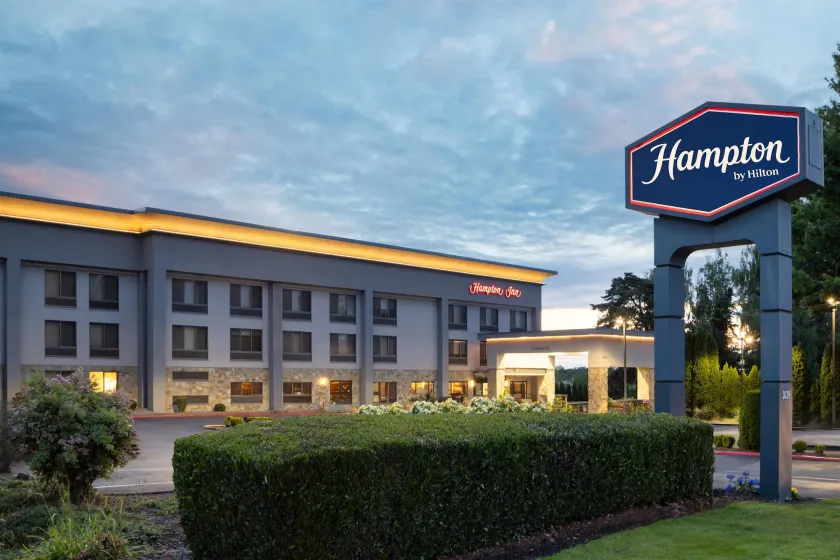 Hampton Inn Portland East - Image 1