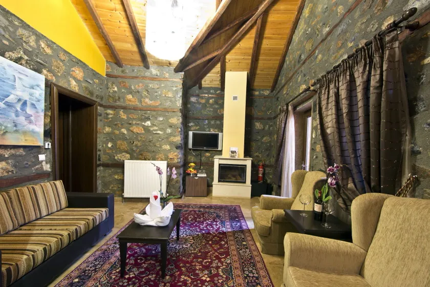 Lithos Hotel & Spa - Image 1