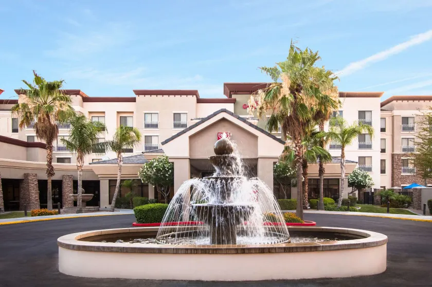 Hilton Garden Inn Avondale - Image 1