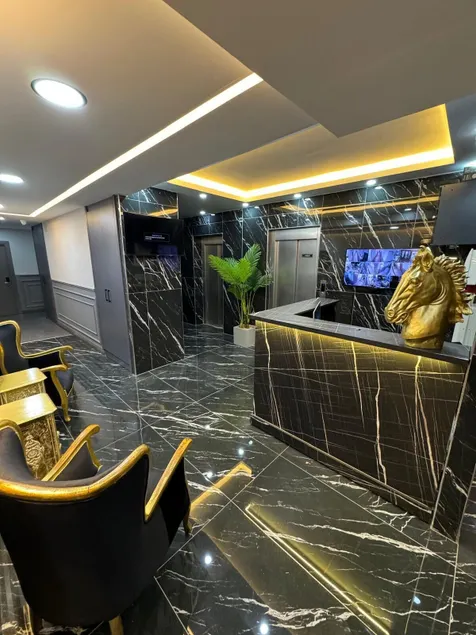 Trio Palace - Image 1