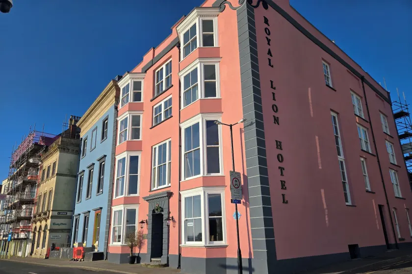 Royal Lion Hotel - Image 1