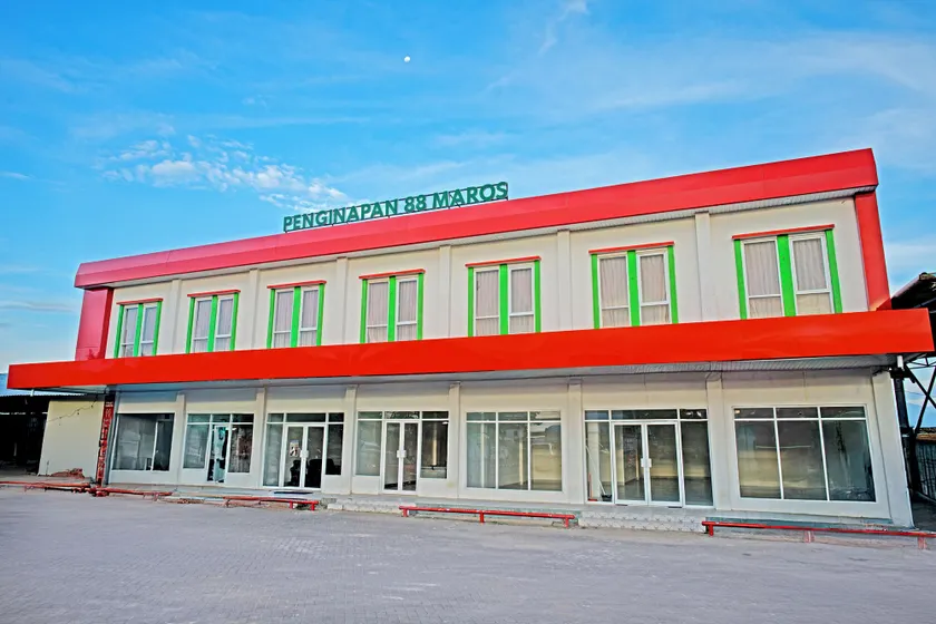 Hotel O Makassar Near Bandara Sultan Hasanuddin Formerly 88 Inn Maros - Image 1