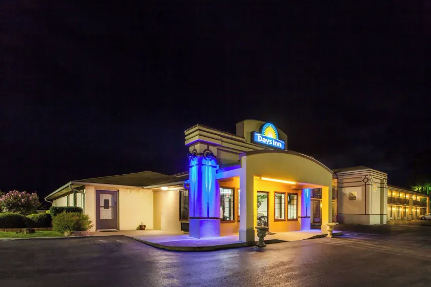 Days Inn by Wyndham El Reno - Image 1