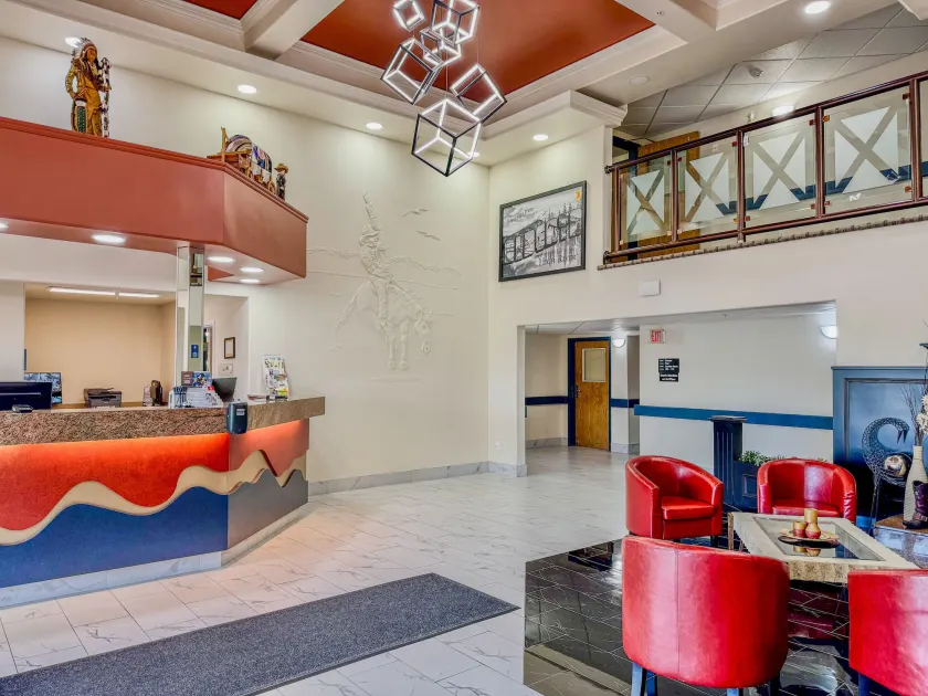 Super 8 by Wyndham High River AB - Lobby sitting area