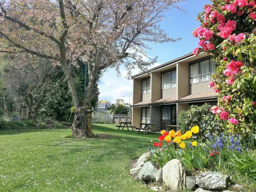 Fairway Motel & Apartments - Image 1